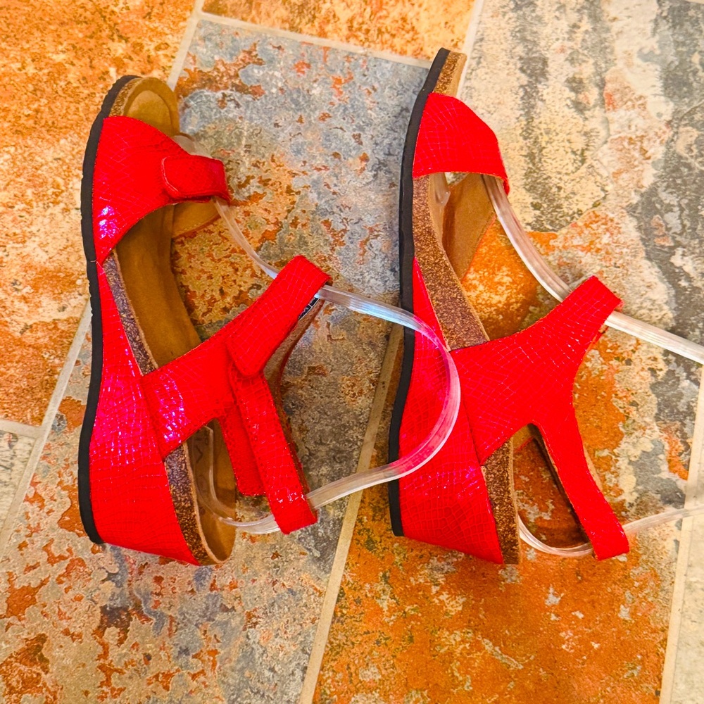 🌹Sassy Wedge, Made In Spain Vionic Ortho Red Leather Women's Adjustable Sandals!